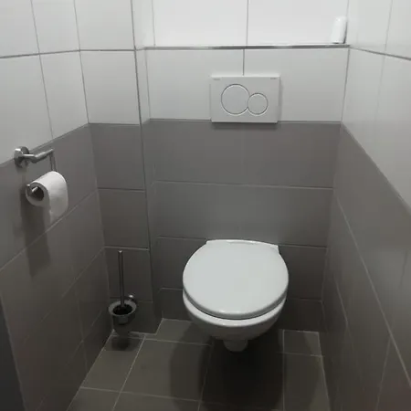 825